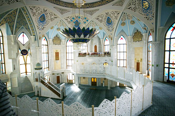 В мечети Кул Шариф 2 этажа-зала. Для мужчин и для женщин