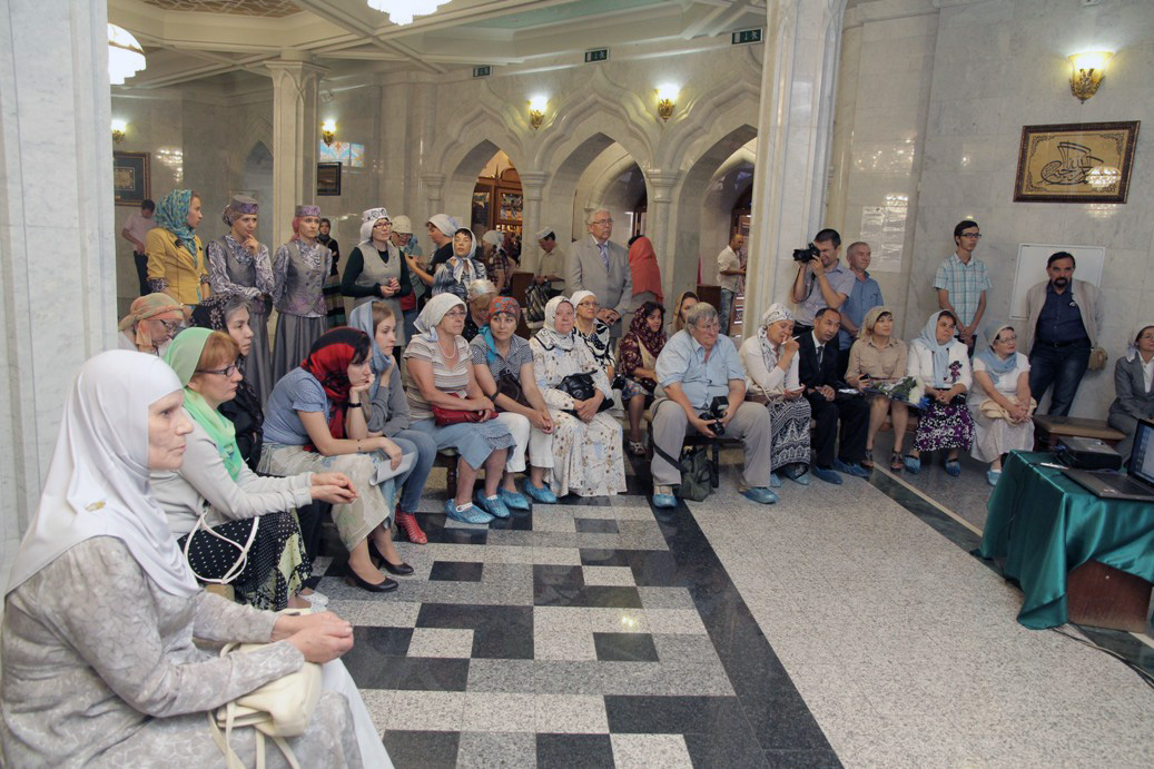 Гости и участники жемчужной выставки в Кул-Шарифе