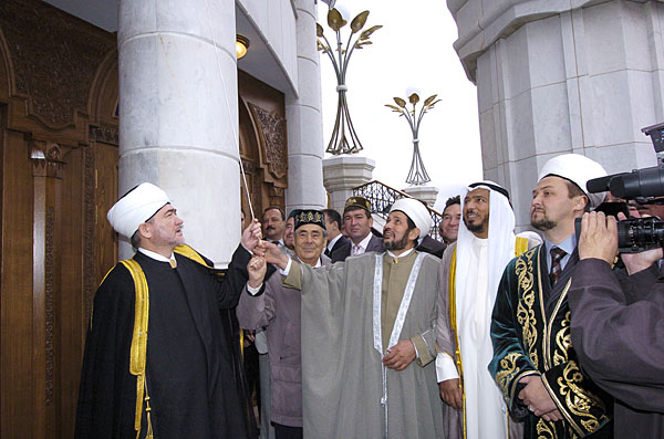 Российские муфтии, государственные деятели и зарубежные гости на открытии мечети Кул Шариф